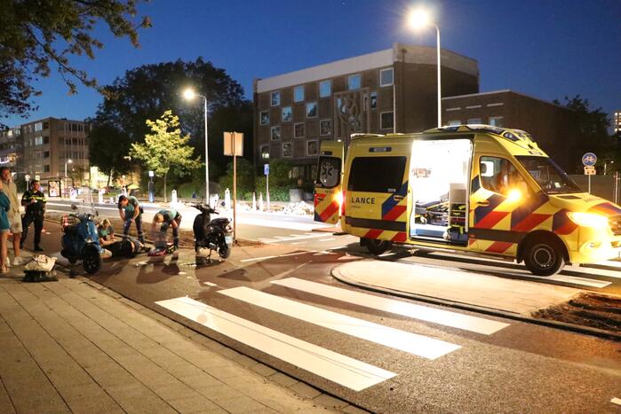 Vrouw gewond bij scooterongeval