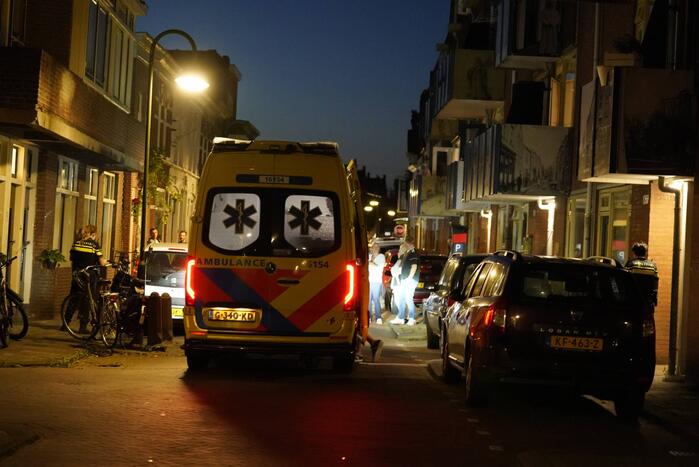 Kind gewond na val tegen auto