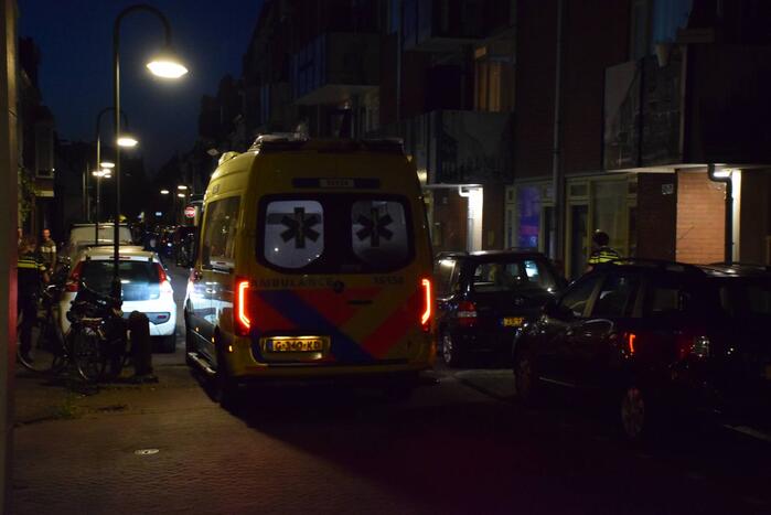 Kind gewond na val tegen auto