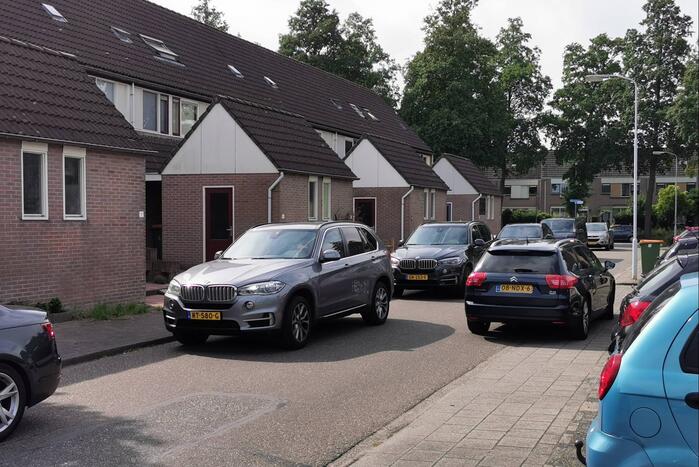 Arrestatieteam doet inval in flatwoning