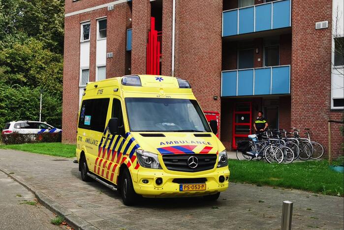 Arrestatieteam doet inval in flatwoning