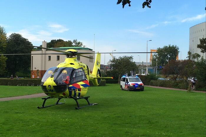 Traumahelikopter landt in Charlois op grasveld