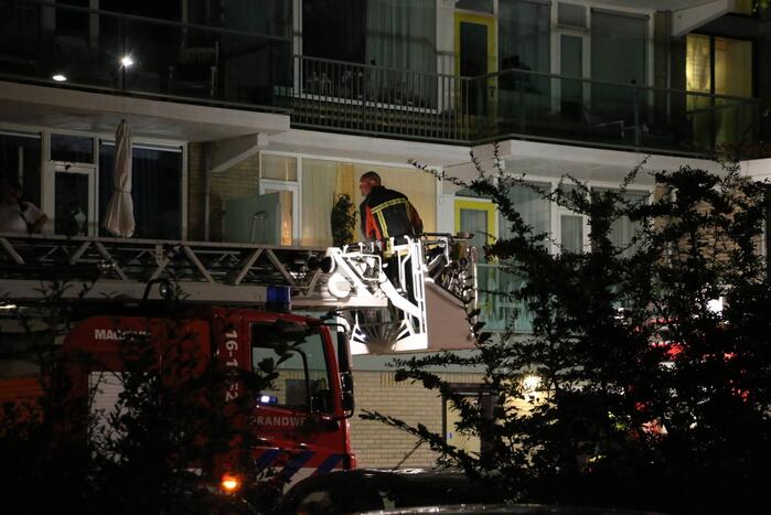 Alerte buurtbewoners melden brand in flatgebouw