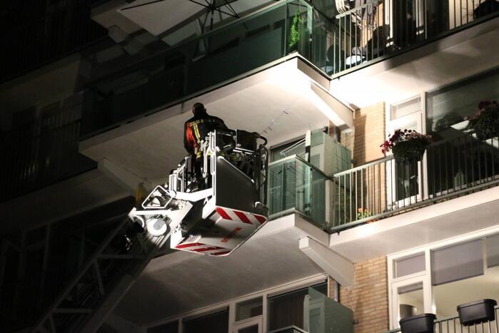 Alerte buurtbewoners melden brand in flatgebouw