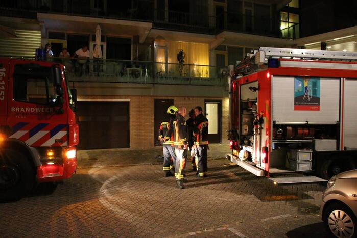 Alerte buurtbewoners melden brand in flatgebouw