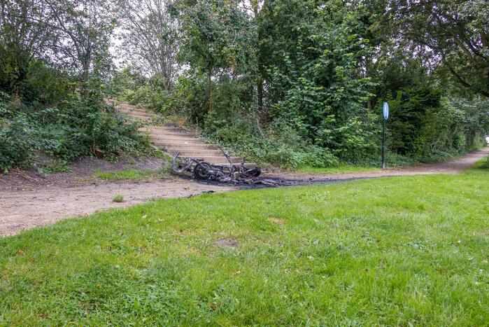 Opnieuw gaat een GO Sharing deelscooter in vlammen op