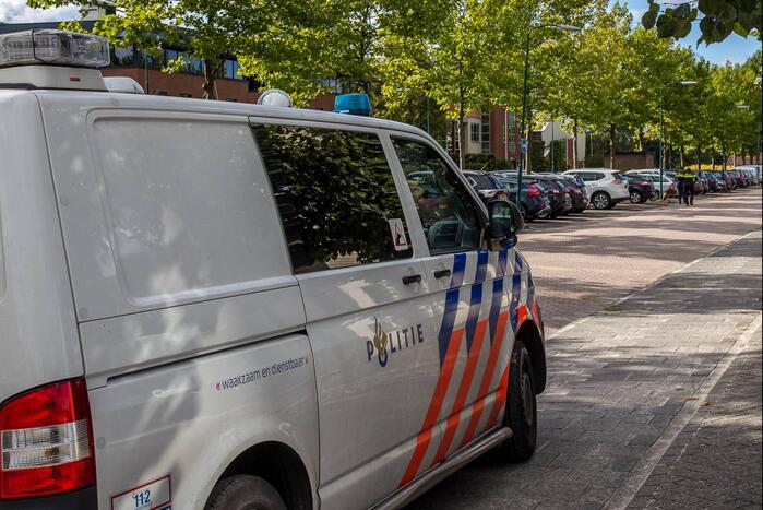 Onbekende gooit steen door ruit