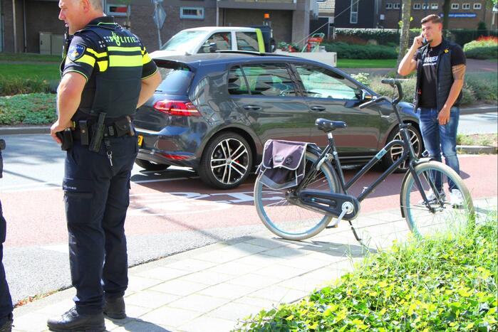 Afslaande fietser geschept door auto