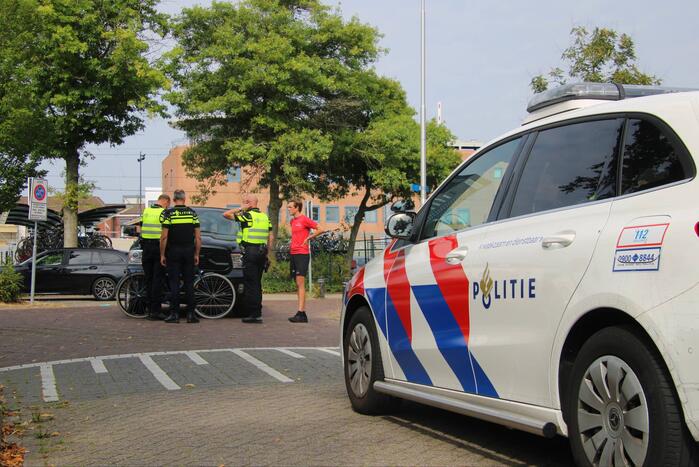 Fietser gewond bij botsing met pick-up wagen