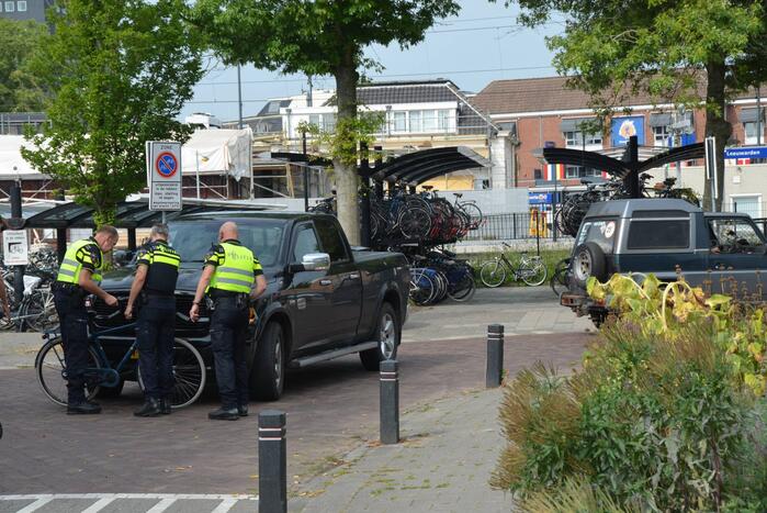 Fietser gewond bij botsing met pick-up wagen