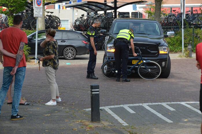Fietser gewond bij botsing met pick-up wagen