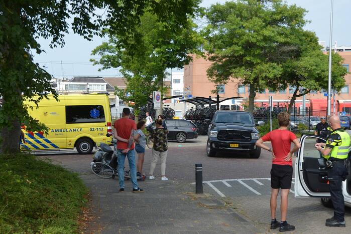 Fietser gewond bij botsing met pick-up wagen
