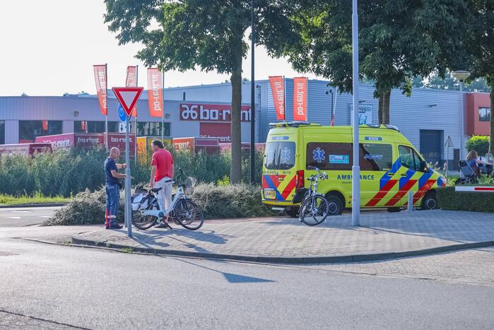 Fietsster gewond bij botsing met scooter