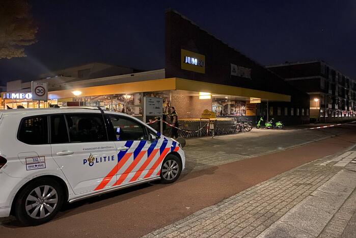 Jongeman (17) neergestoken nabij Jumbo