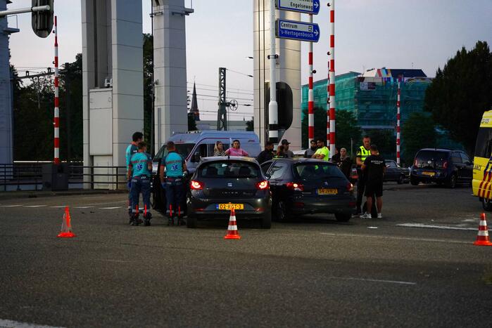 Veel schade tussen botsing auto's