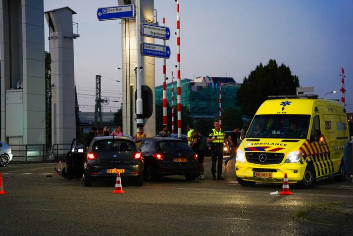 Veel schade tussen botsing auto's