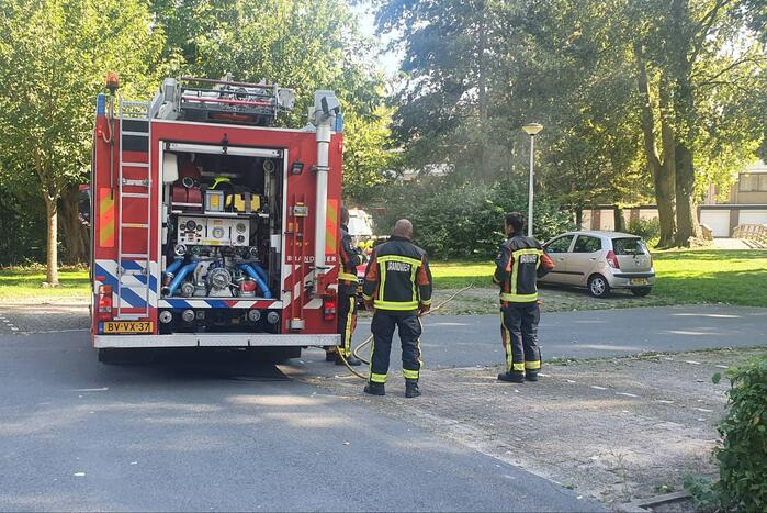 Grasmaaier vliegt plotseling in brand tijdens maaien