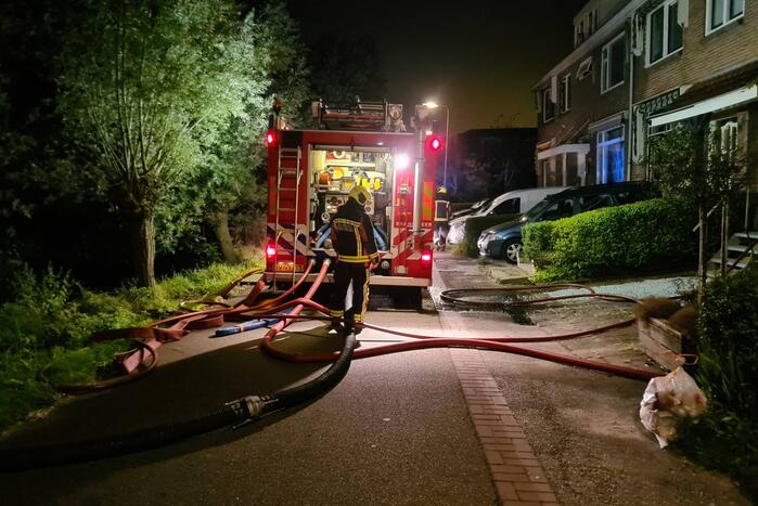 Flinke vlammen bij brand in aanbouw