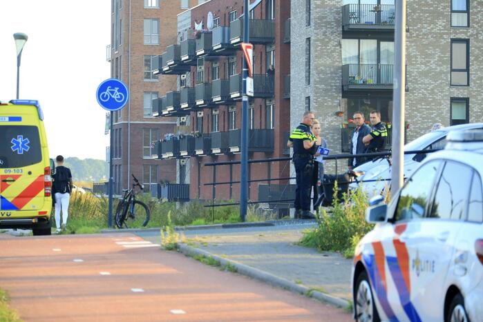 E-biker gewond bij botsing op auto