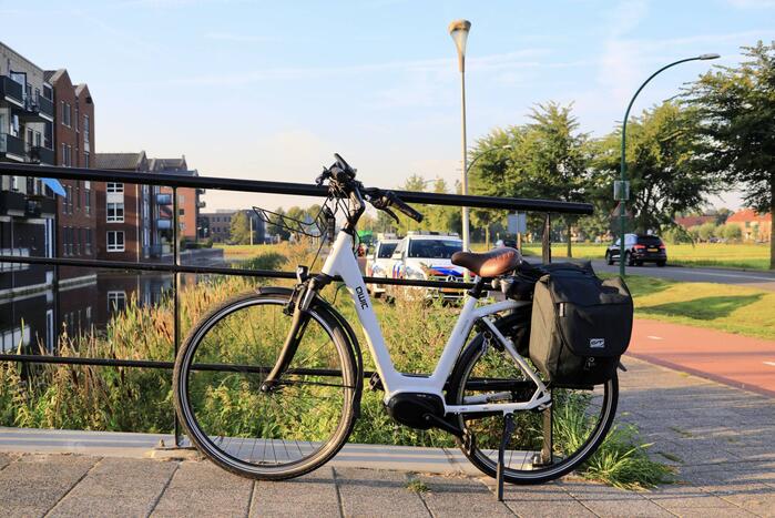 E-biker gewond bij botsing op auto