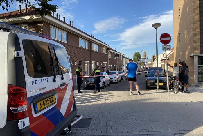 Man zwaargewond na steekincident in woonwijk