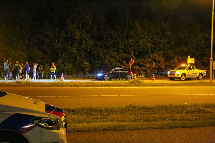 Personenauto belandt ondersteboven in bosschage