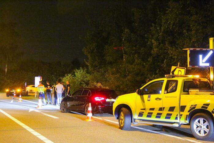 Personenauto belandt ondersteboven in bosschage