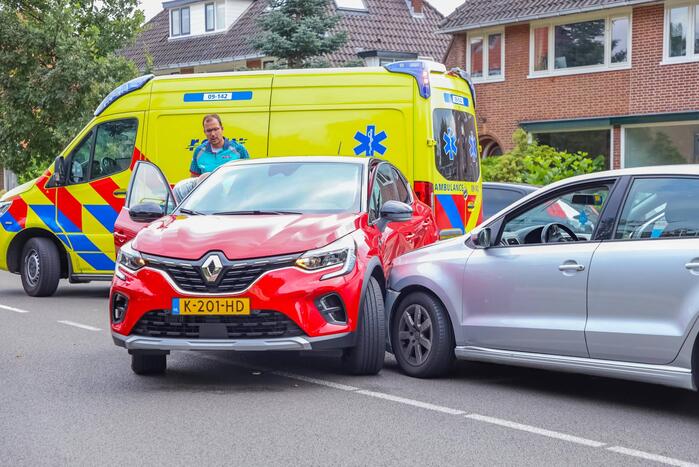 Kerende auto zorgt voor flinke schade