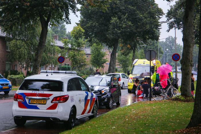 Fietsster gaat onderuit op glad wegdek