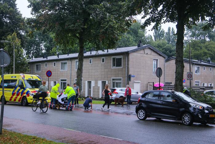 Fietsster gaat onderuit op glad wegdek