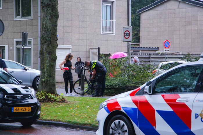 Fietsster gaat onderuit op glad wegdek