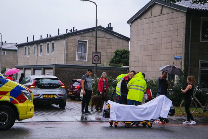 Fietsster gaat onderuit op glad wegdek