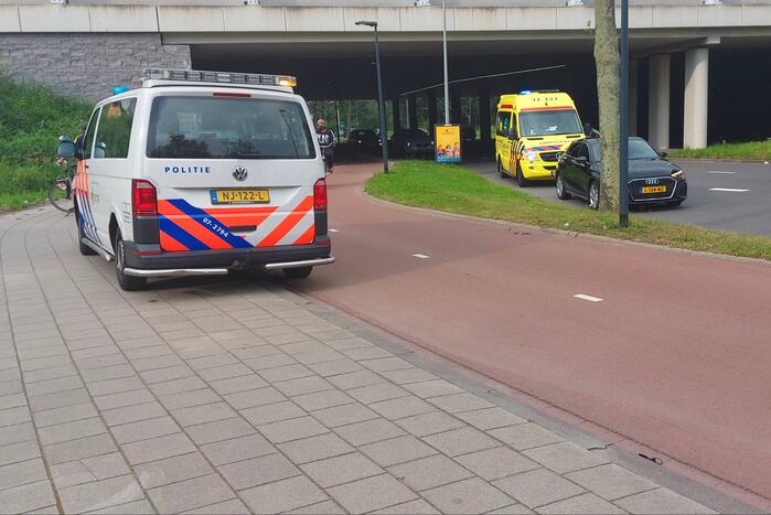 Twee scooters botsen op fietspad