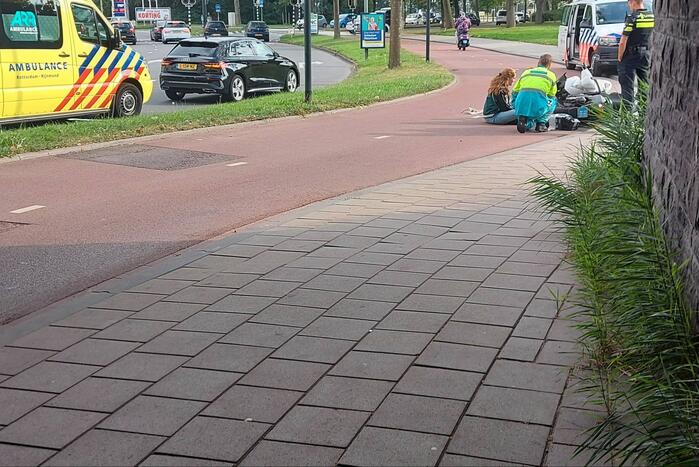 Twee scooters botsen op fietspad