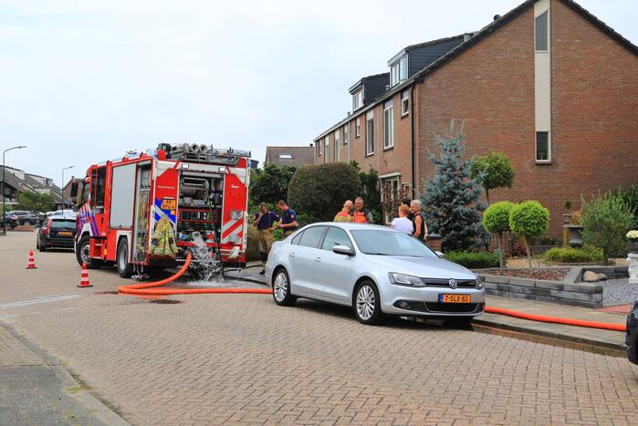 Brandweer spoelt riool door na vreemde lucht