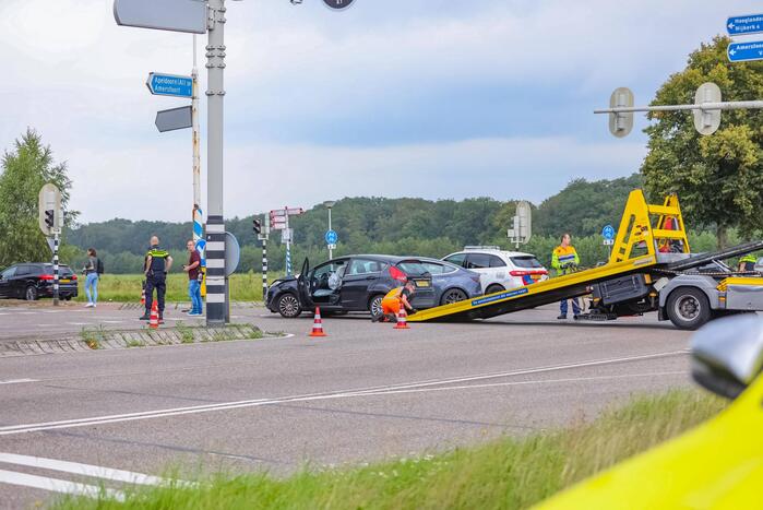 Flinke schade bij verkeersongeval op kruispunt