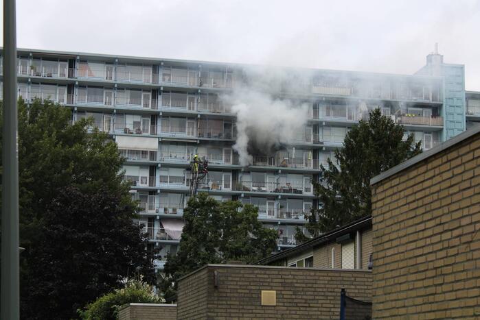 Gewonde bij hevige brand in flat