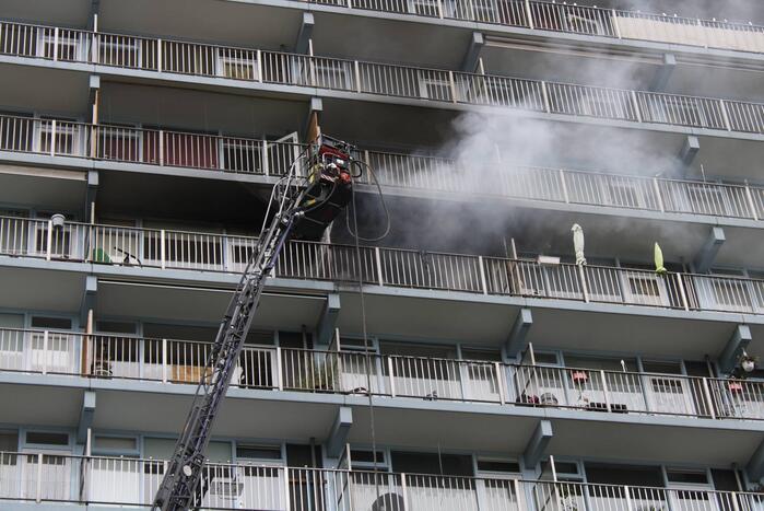 Gewonde bij hevige brand in flat