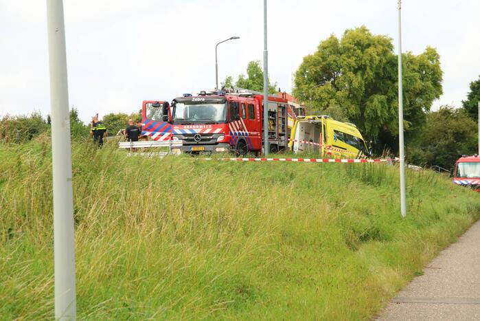 Persoon ernstig gewond op binnenvaartschip
