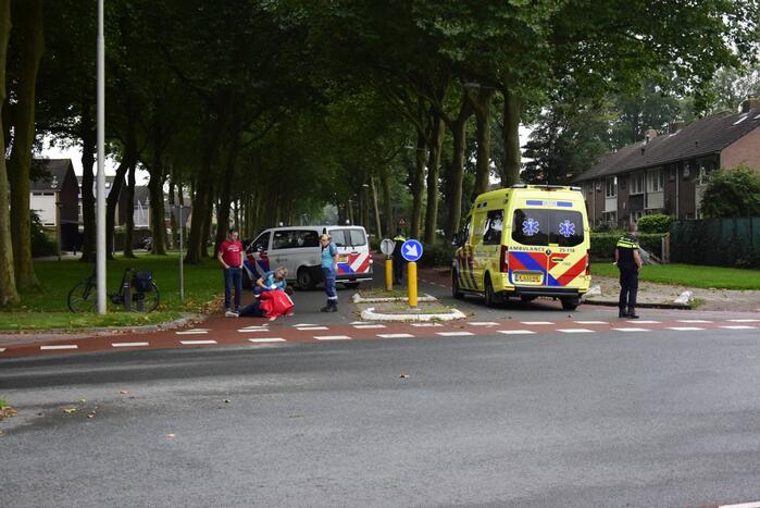 Fietsster op e-bike raakt ten val