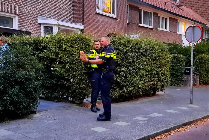 Brandweer blust brand in leegstaande woning