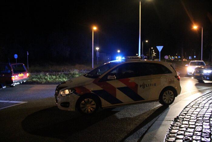 Bestelbus belandt in berm bij ongeval