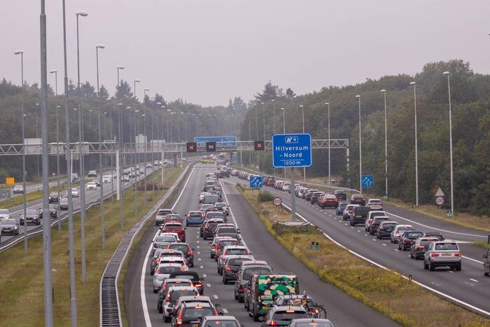 Enorme files door ongeval knooppunt Eemnes