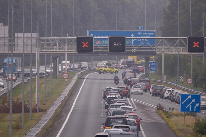 #Laren Enorme files door ongeval knooppunt Eemnes Rijksweg A1 Laren.