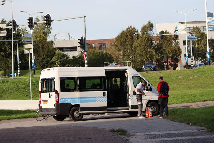 Fietser en scooter in botsing
