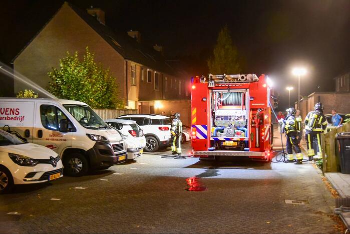 Enorme vlammen bij uitslaande woningbrand