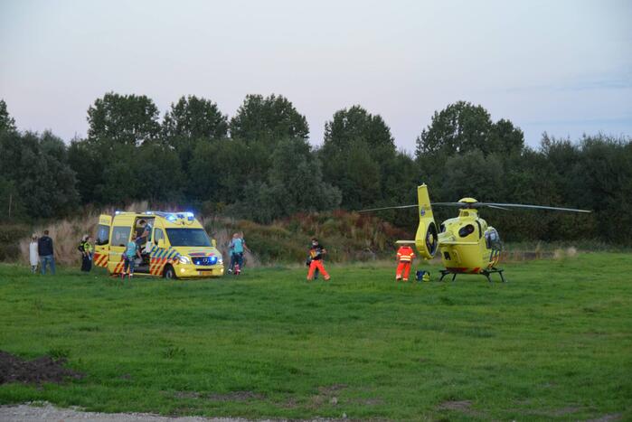 Man op crossmotor ernstig gewond