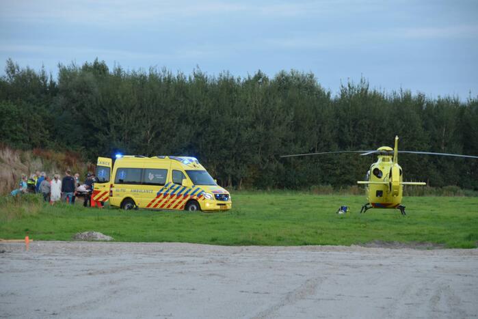 Man op crossmotor ernstig gewond