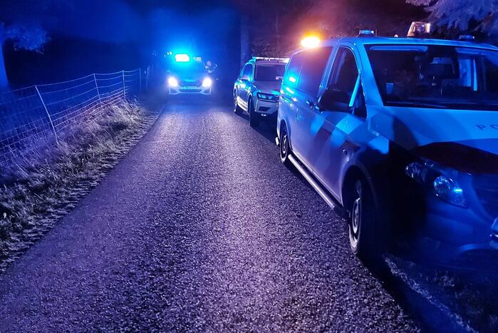 Personenauto total-loss na achtervolging