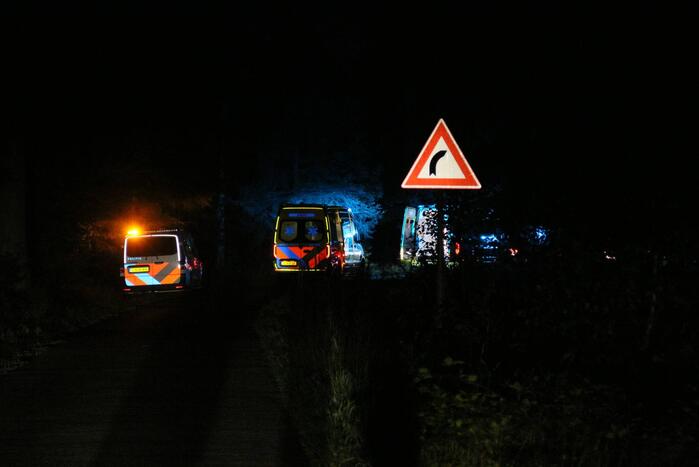 Personenauto total-loss na achtervolging